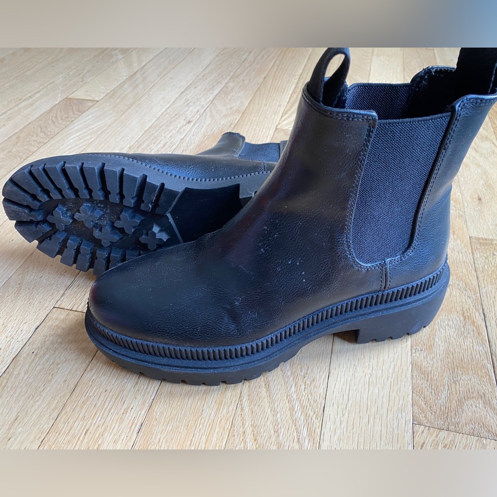 H&M chunky Chelsea boot in black